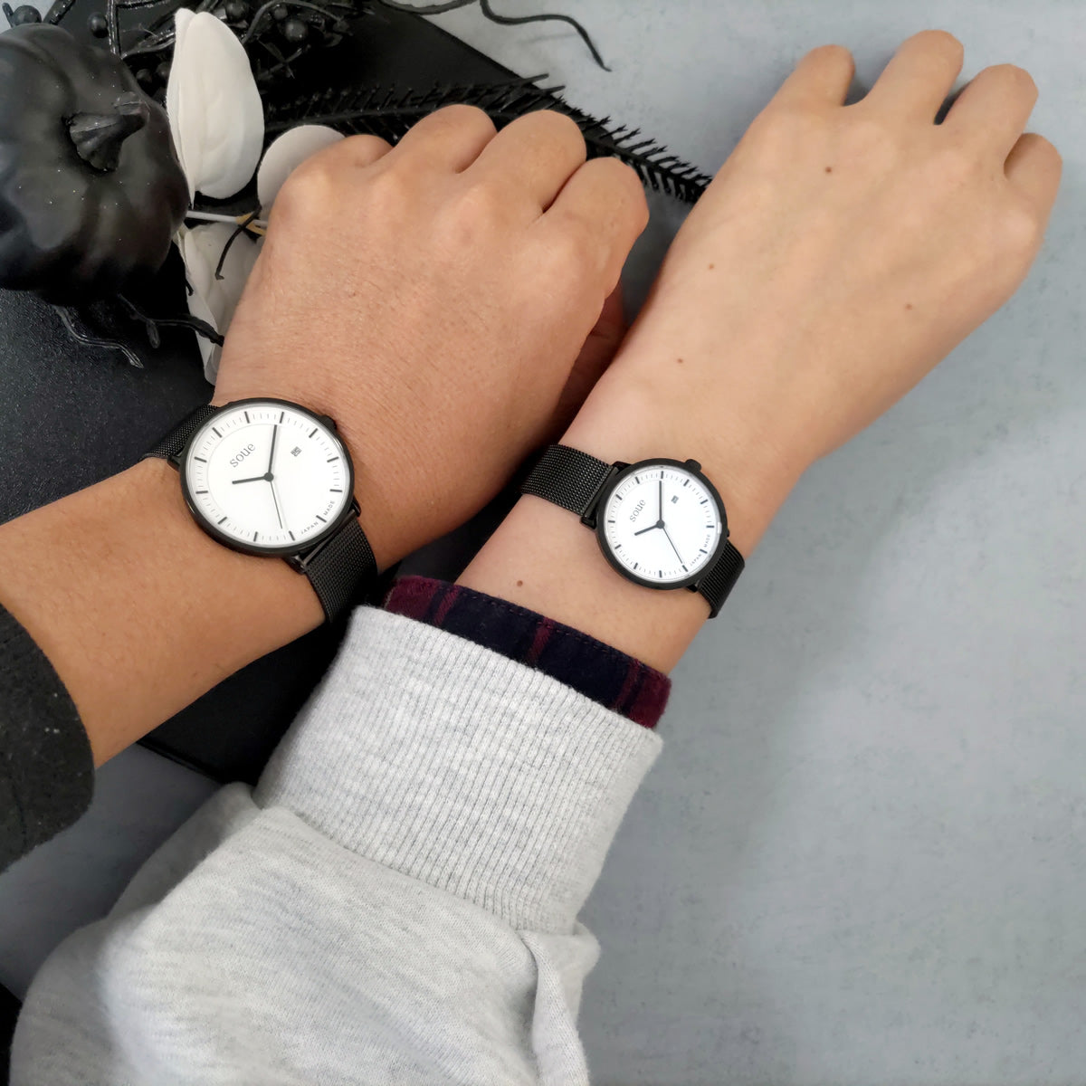 soue A Basics ペアウォッチ ステンレスベルト メッシュバンド ブラック×ホワイト文字盤×ブラックメッシュバンド ペア メンズ/レディース 38mmサイズ×30mmサイズ 腕時計