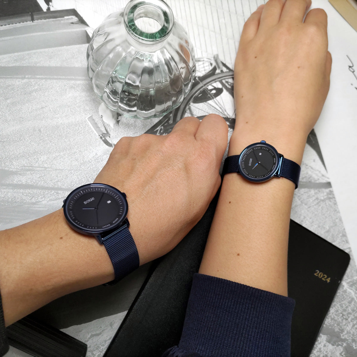 soue A Basics ペアウォッチ ステンレスベルト メッシュバンド ブルー×ブラック文字盤×メタリックブルーメッシュバンド ペア メンズ/レディース 38mmサイズ×30mmサイズ 腕時計
